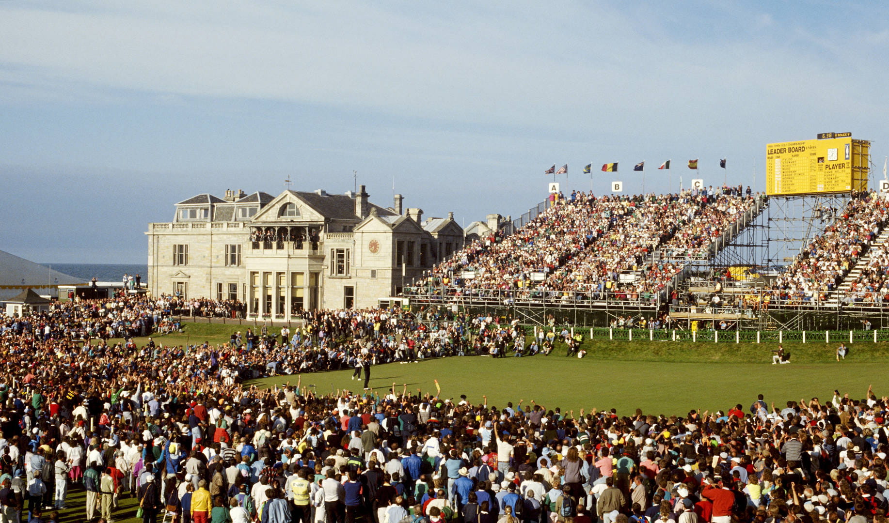 The greatest crowds in golf gather at the home of golf, 1990